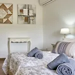Las Mimosas